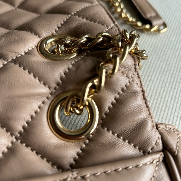 Michael Kors Quilted Leather Sloan Handbag. - Picture 8 of 12